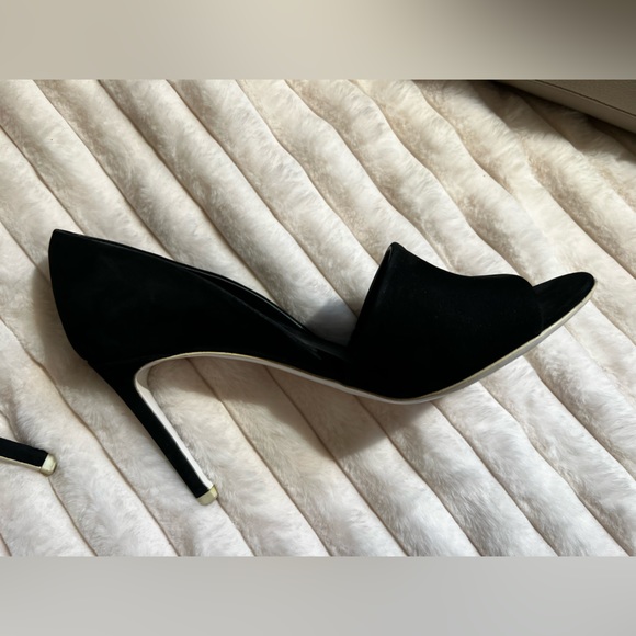 VINCE. PEEP TOE HEELS - Picture 3 of 12